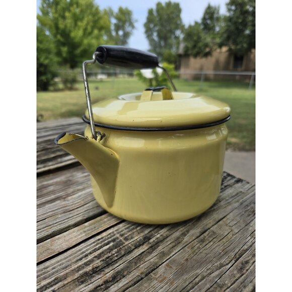 Vintage yellow enamel teapot With Lid Enamelware Bail Handle - Picture 3 of 16